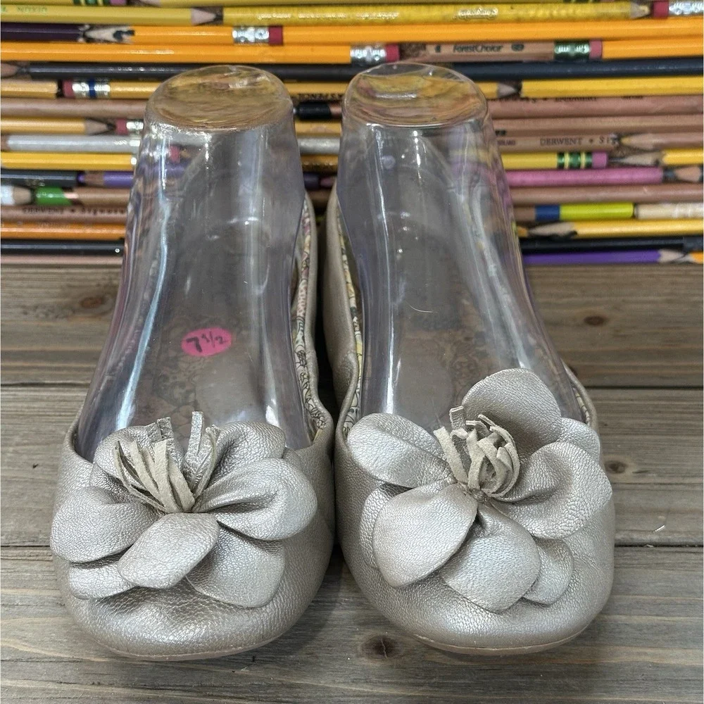 B.O.C. Born Emalia Flower Flats Women 7.5 Gold Excellent
